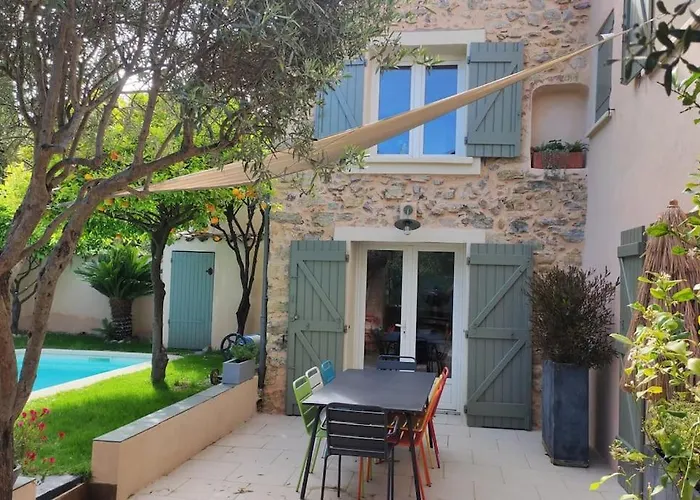 Maison provençale en pierre avec piscine privée