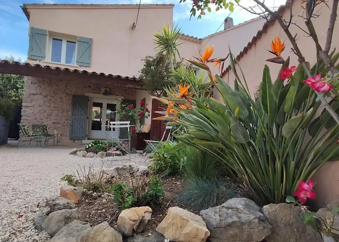 Maison provençale en pierre avec piscine privée