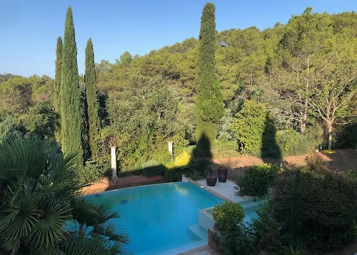 Luxueux Cocon avec parc paysagé avec piscine XXL à débordement, mer et plages 15 minutes