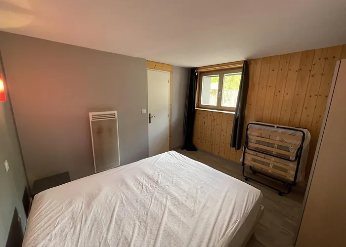 Duplex confortable 52m² - 2 chambres - Près des pistes - Parking gratuit - Non fumeur - FR-1-787-11