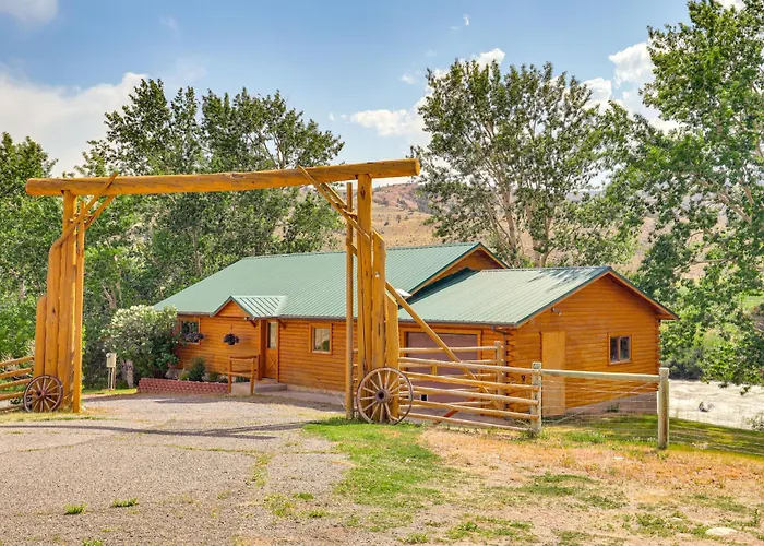 Dubois Riverfront Lodge W/ On-Site Fishing & Views