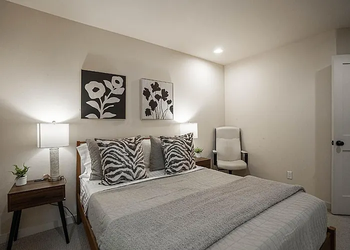Kirkland'S Expansive Custom-Built Family Haven Near Juanita