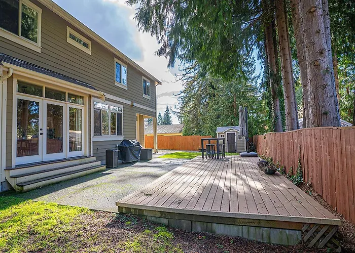 Kirkland'S Expansive Custom-Built Family Haven Near Juanita
