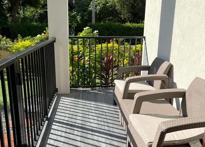 Luxurious 4 Bedroom Home On Seven Mile Corridor In The Heart Of Cayman With A Private Pool