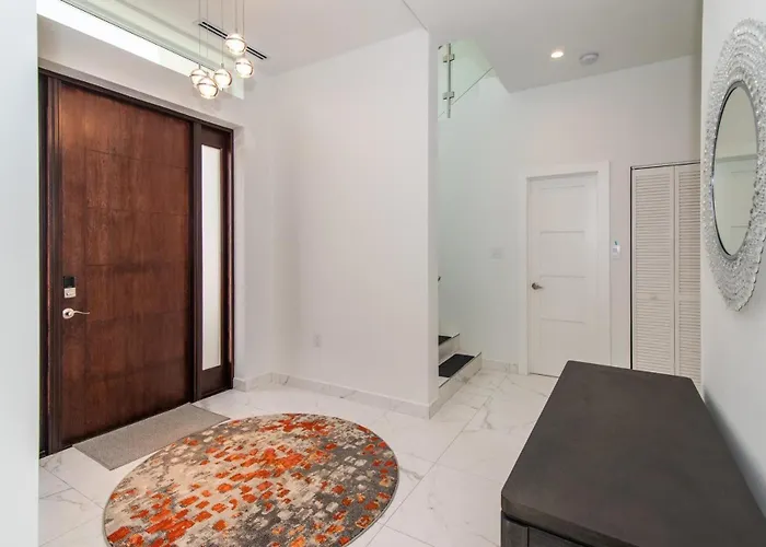 Luxurious 4 Bedroom Home On Seven Mile Corridor In The Heart Of Cayman With A Private Pool