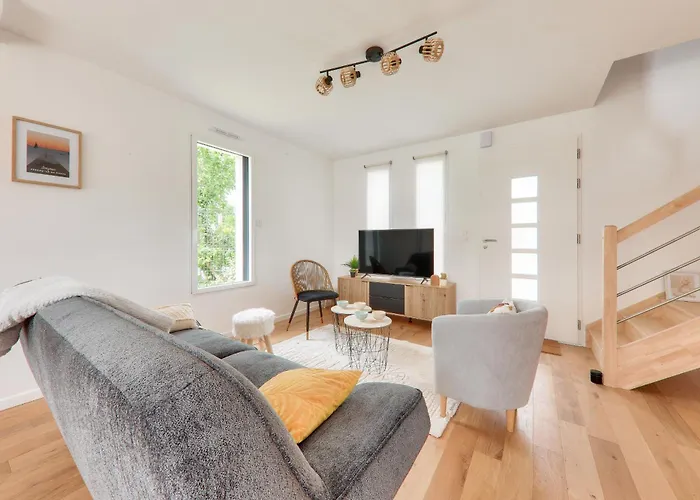 Maison neuve pour 8, 800m des plages