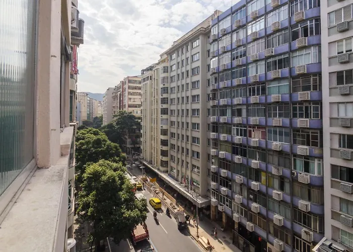 BOM E BARATO a 200 metros da praia - Av Copacabana 1032 ap 705