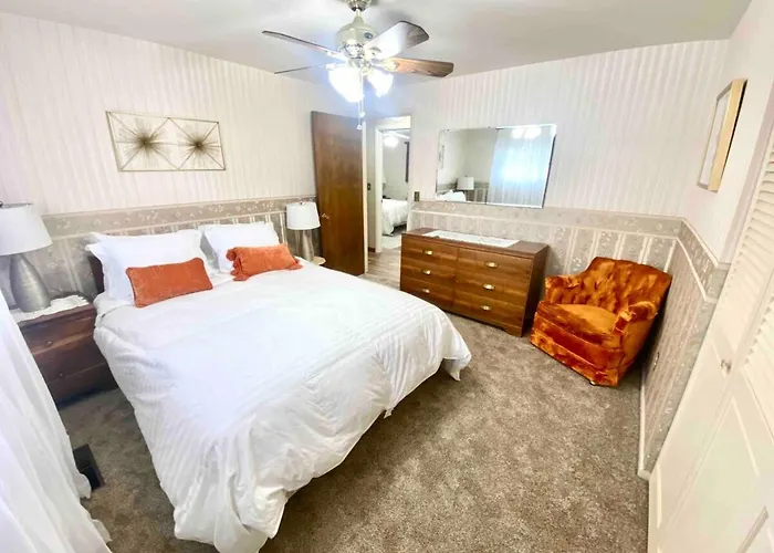 Roomy Midtown Home-Large And Central To Everything