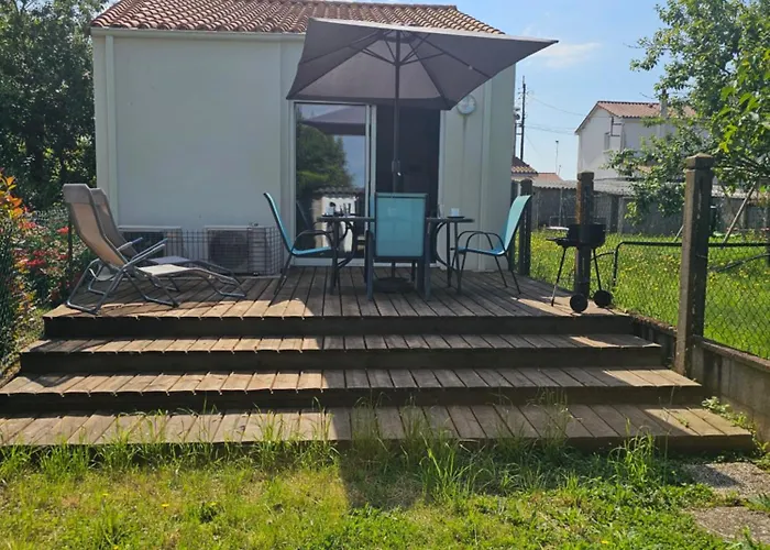 Le Petit Ecureuil charmant gîte jardin terrasse