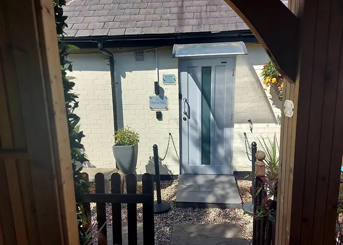 Cabin: Chatterley House