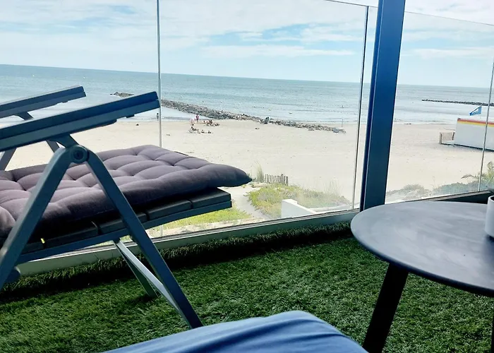 Studio Vue Mer exceptionnelle Première Ligne Carnon plage
