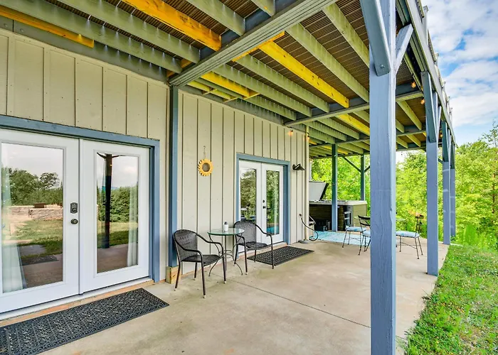 Nebo Home W/ Hot Tub: Wheelchair Accessible