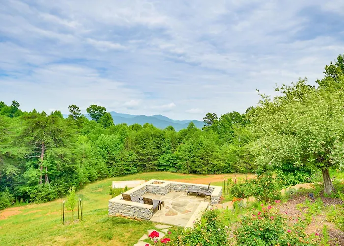Nebo Home W/ Hot Tub: Wheelchair Accessible