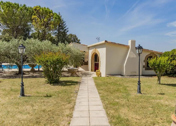 Holiday Home Cucuron By Interhome