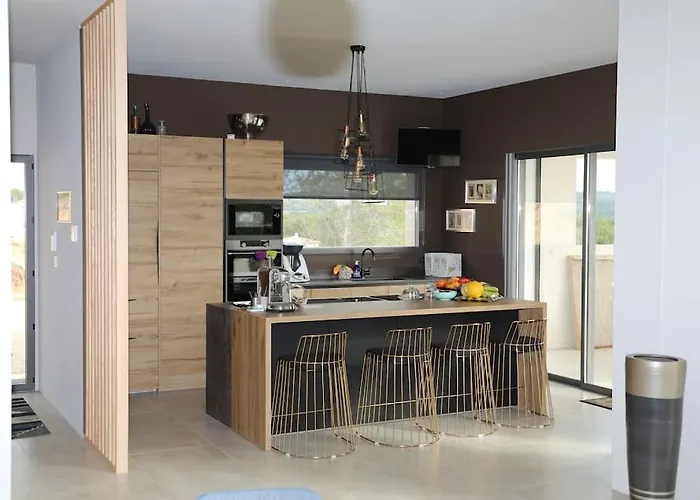 Belle contemporaine avec piscine proche d'Aix en Provence