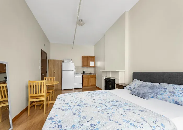 Hotel near College: West 30Th Street Guest House