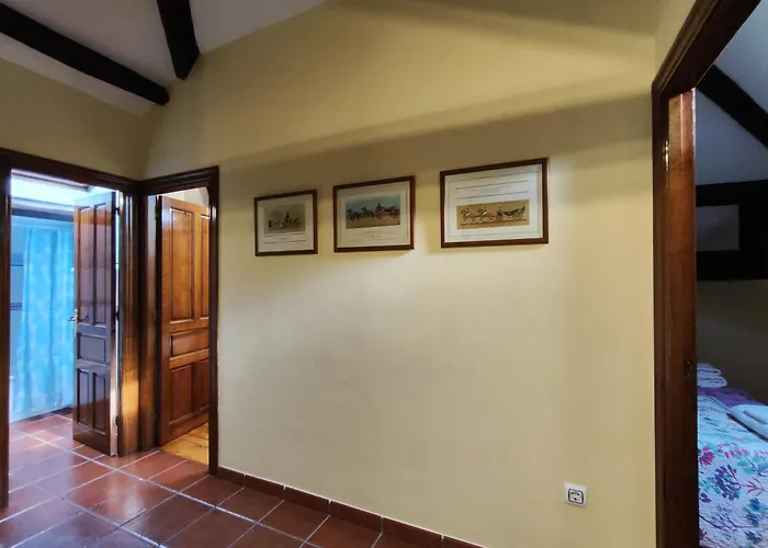 Apartamentos La Montañesa