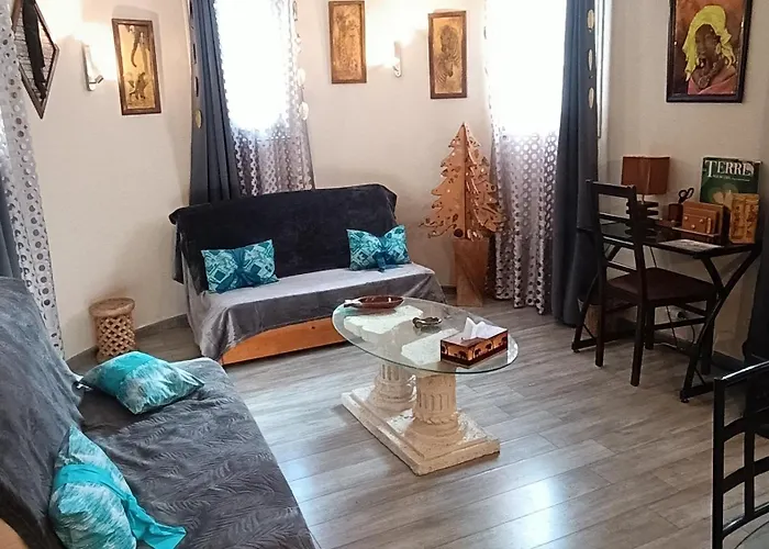 Hébergement indépendant avec parking privé dans villa