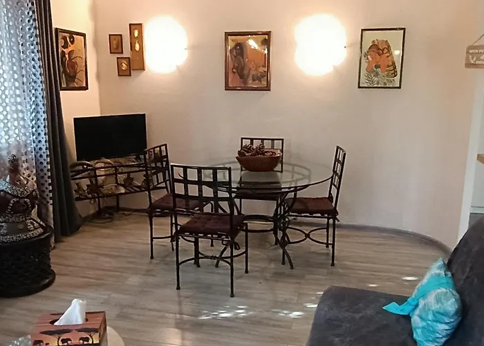 Hébergement indépendant avec parking privé dans villa