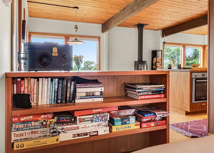 Pet-Friendly Oceanview Cabin Near Manzanita
