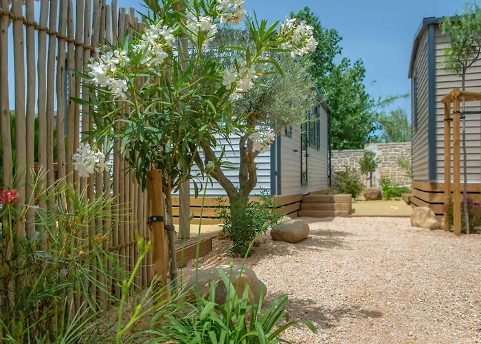 Hotel pres du College: Camping Les Jardins d Agathe