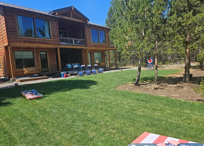 Beautiful Riverfront Near Mt Bachelor With Hot Tub
