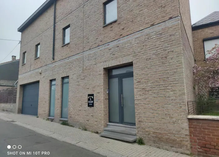 8 chambres privées dans une villa de luxe partagée de 350m2