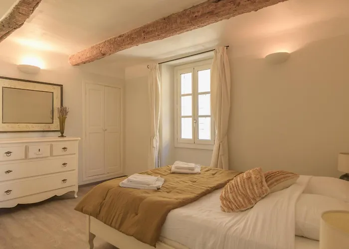 VALBONNE Maison cœur de village