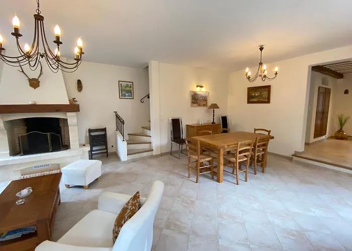 06Cb Pretty Country House For 8