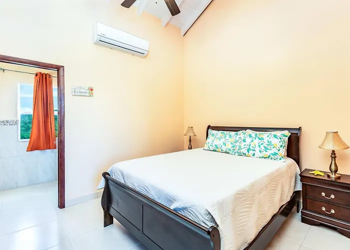 Tropical Jungle Oasis With Lagoon Views, Good Wifi