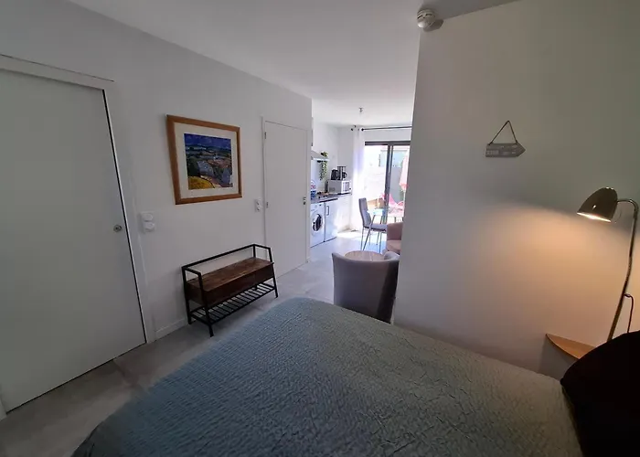 FLEUR DE SEL logement de 21m2 avec prêt vélos, cuisine et sdb privées avec terrasse clôturée de 17m2