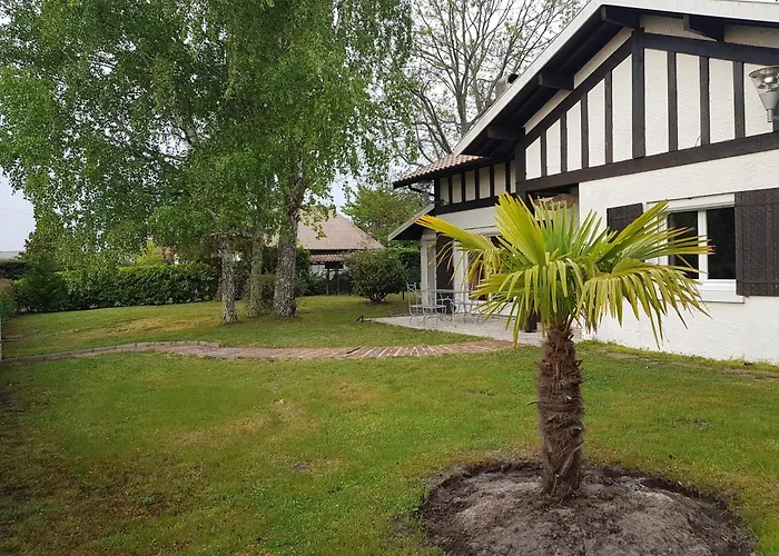 Villa spacieuse à Sainte-Eulalie-en-Born, terrasse, piscine privée