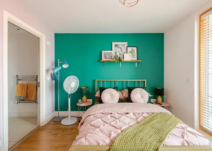 Waterfront 2 Bed Apartment With Views Over Ipswich