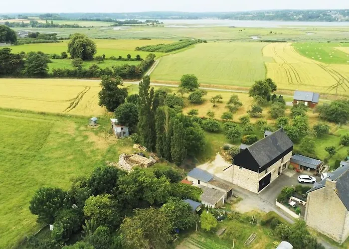 Corps de Ferme Idyllique en Bord de Rance