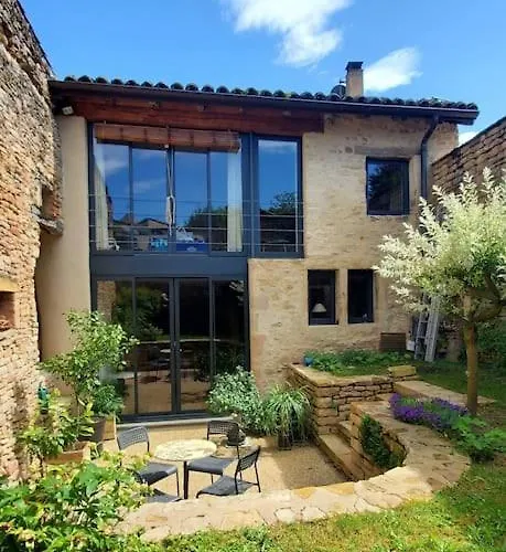 Maison romane avec jardin dans le centre de CLUNY