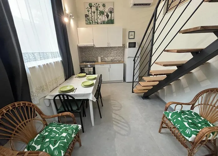 Loft 1-2-3, in centro, con giardino, a 150 m dal mare