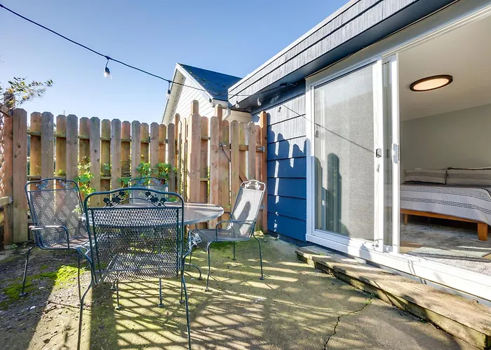 Bandon Beach House Rental: Walk To Downtown!