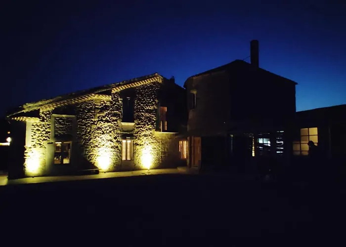 Chambre cosy avec terrasse sur la colline boisée, parking privé, jardin, calme, climatisation, 10 mn pont du Gard num7