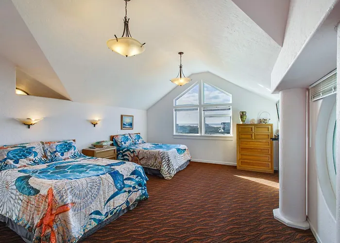 'Oceanfront Castle' W/ Hot Tub & Game Room