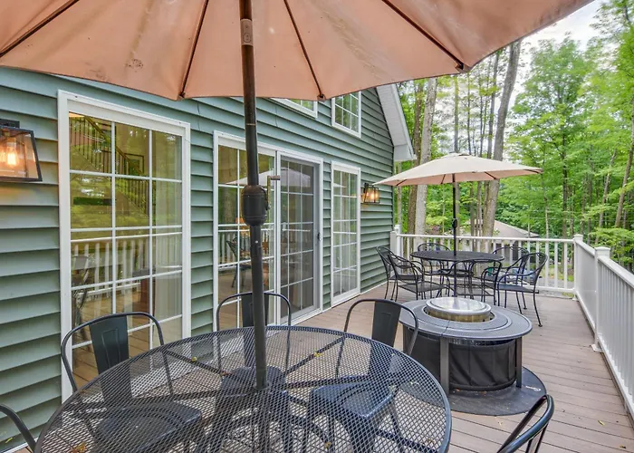 Treasure Lake Home W/ Deck: Walk To Bimini Lake!