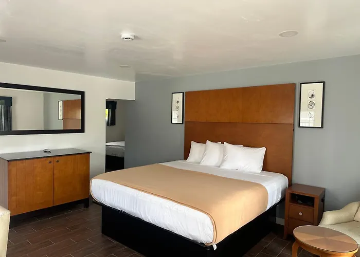 Motel: Oceanside Inn & Suites