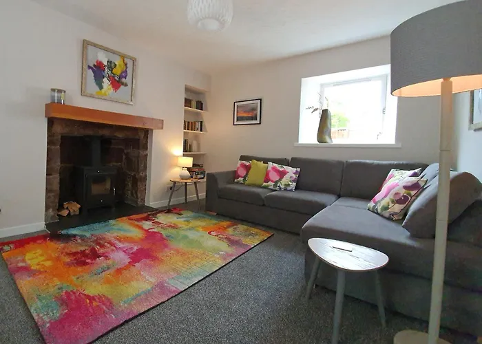 House - Sleeps 8 - Pets Ok - Parking