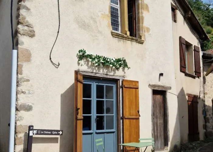 Chateau-Une - A Beautiful Historic Medieval Holiday Rental.