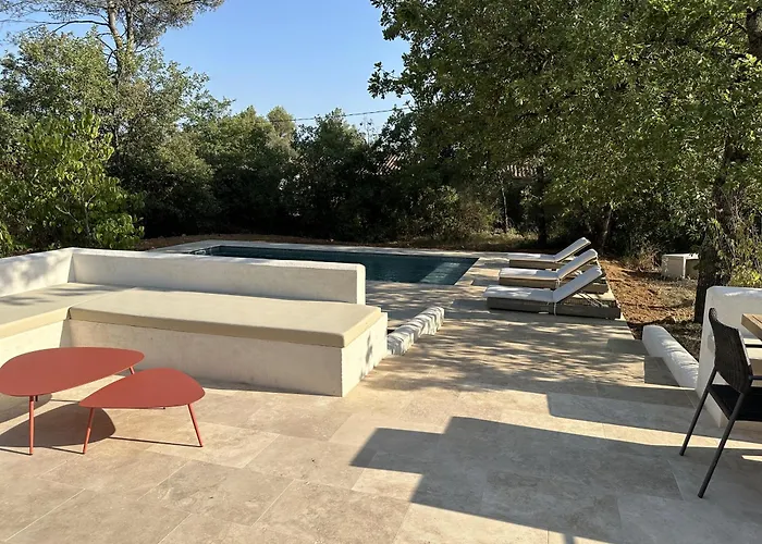Sous les oliviers, Villa entière 6 personnes, climatisée, piscine chauffée en saison