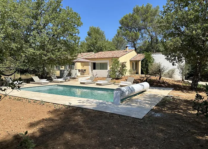 Sous les oliviers, Villa entière 6 personnes, climatisée, piscine chauffée en saison