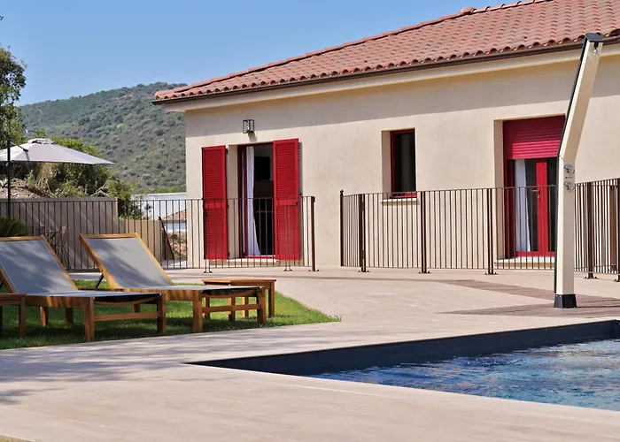 Résidence Les volets rouges - Duplex de standing avec piscine