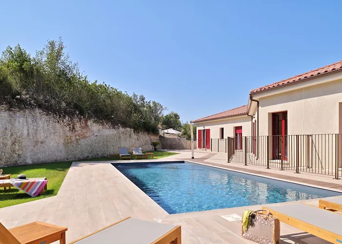 Résidence Les volets rouges - Duplex de standing avec piscine