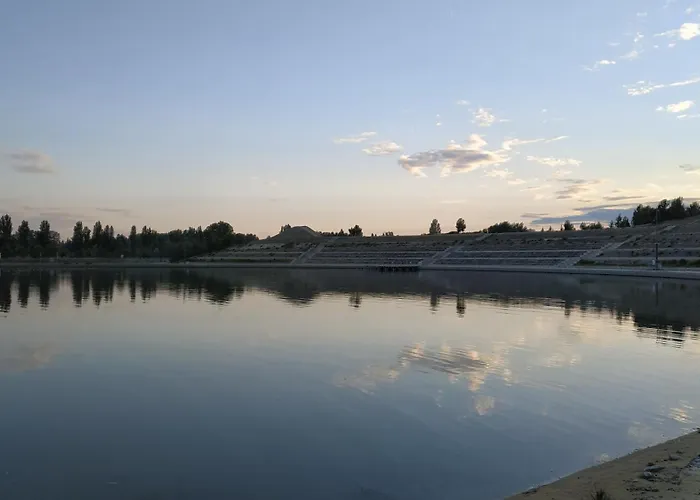 Beau studio Monteux, balcon vue Lac, près de Spirou Provence
