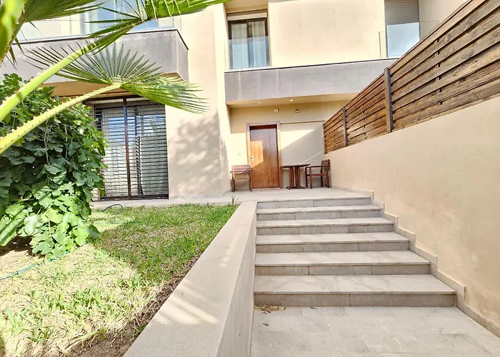 Stylish Luxe House With Gardens In La Marsa