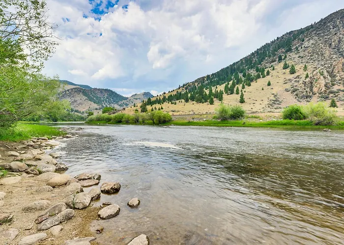 Cozy Melrose Cabin W/ Fire Pit: Walk To River!